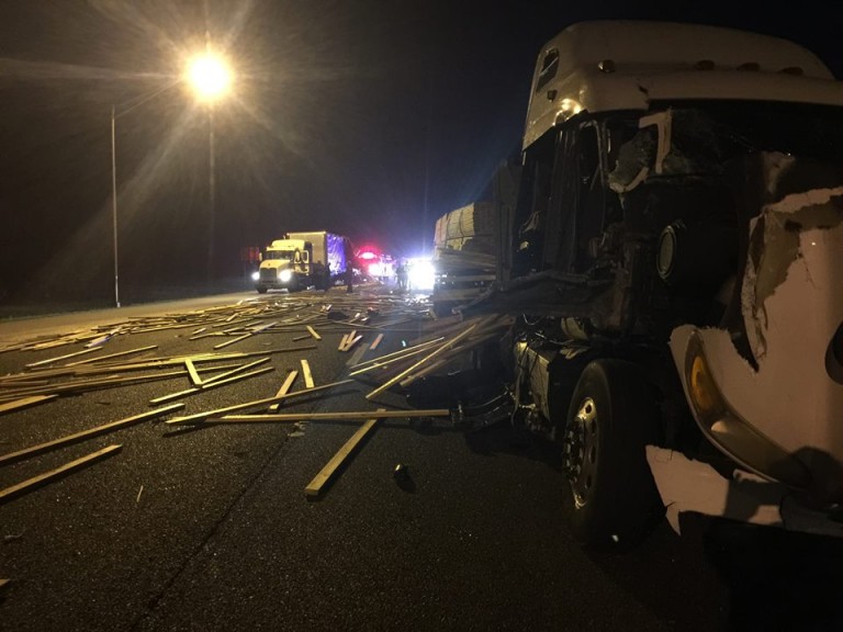 Four-vehicle crash shuts down I-75 for nearly 4 hours